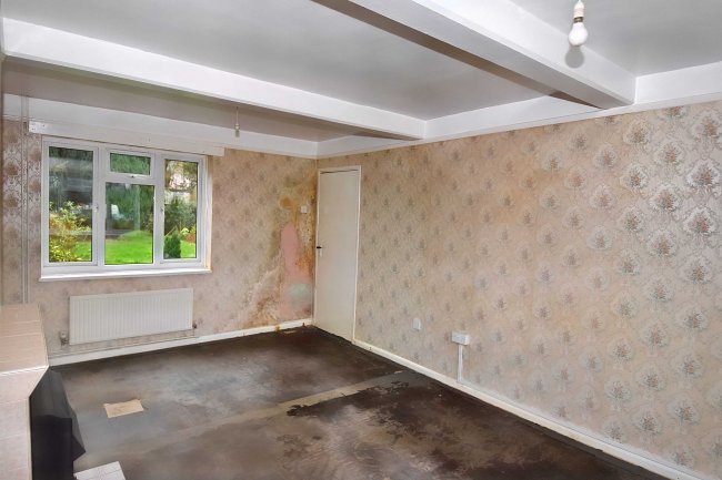 31 Vinson Road, Liss, GU33 7NE 7