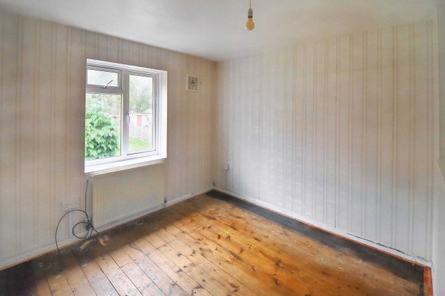 31 Vinson Road, Liss, GU33 7NE 7