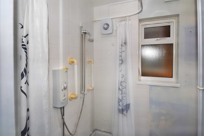 31 Vinson Road, Liss, GU33 7NE 7