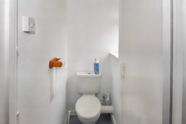 31 Vinson Road, Liss, GU33 7NE 7