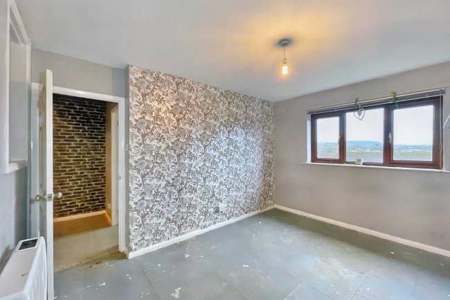 4 Ile Court, Ilminster, Somerset, TA19 0DE 8