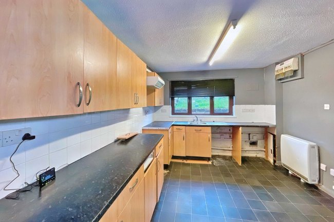 4 Ile Court, Ilminster, Somerset, TA19 0DE 8