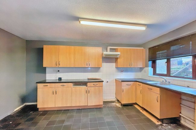 4 Ile Court, Ilminster, Somerset, TA19 0DE 8