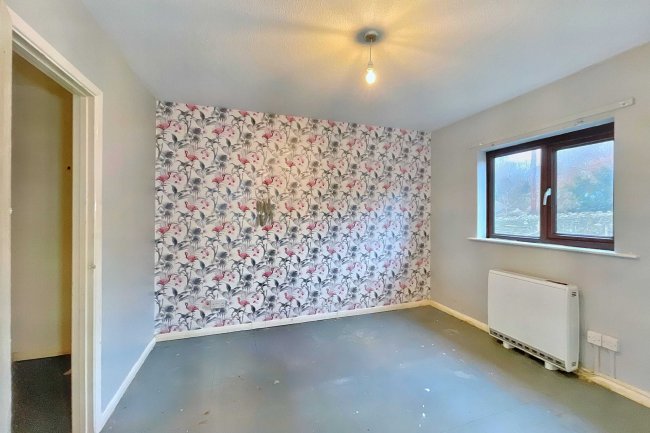 4 Ile Court, Ilminster, Somerset, TA19 0DE 8