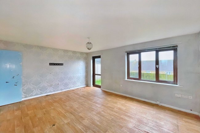 4 Ile Court, Ilminster, Somerset, TA19 0DE 8