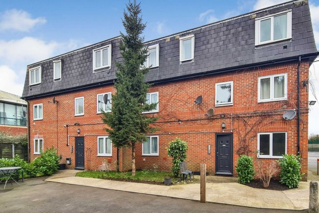 1 Ibbotson Court, Poyle Road, Colnbrook, Slough SL3 0HP 9