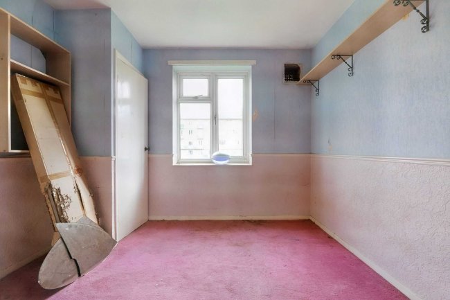 56 Grove Avenue, Pinner, Middlesex, HA5 5NU 8