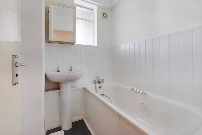 56 Grove Avenue, Pinner, Middlesex, HA5 5NU 8