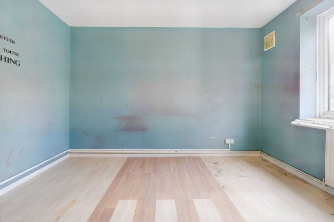 56 Grove Avenue, Pinner, Middlesex, HA5 5NU 8