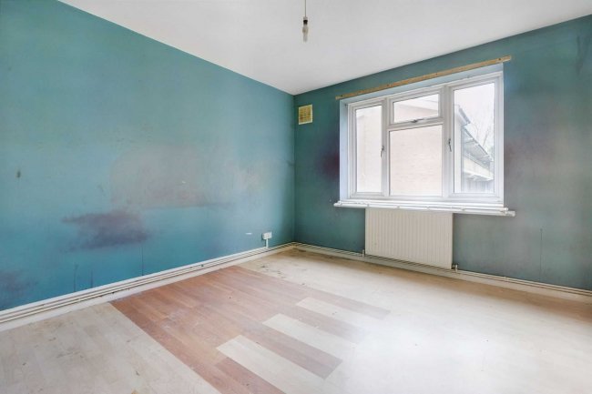 56 Grove Avenue, Pinner, Middlesex, HA5 5NU 8