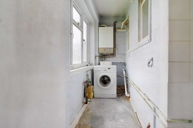 56 Grove Avenue, Pinner, Middlesex, HA5 5NU 8