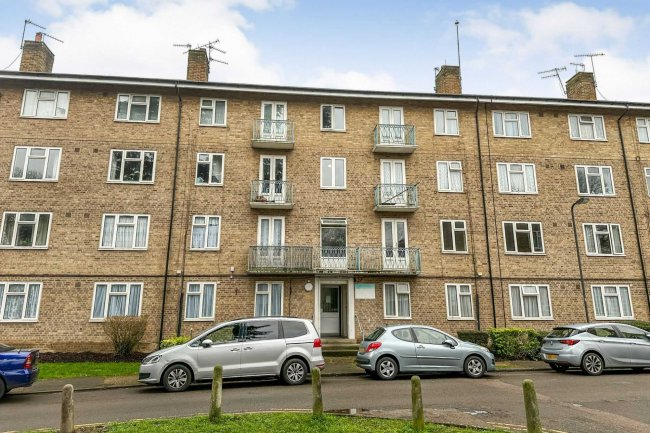 56 Grove Avenue, Pinner, Middlesex, HA5 5NU 8