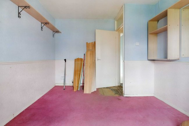 56 Grove Avenue, Pinner, Middlesex, HA5 5NU 8