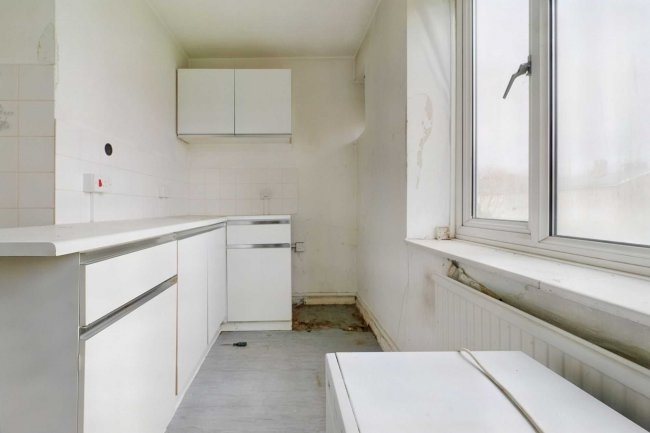 56 Grove Avenue, Pinner, Middlesex, HA5 5NU 8