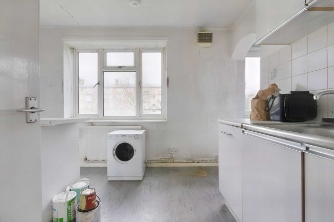 56 Grove Avenue, Pinner, Middlesex, HA5 5NU 8