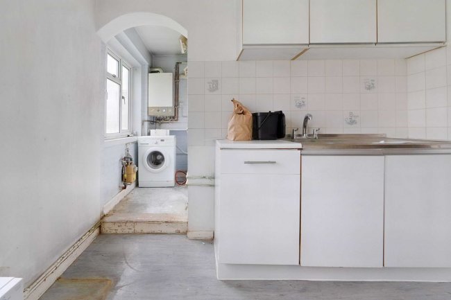 56 Grove Avenue, Pinner, Middlesex, HA5 5NU 8