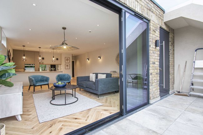 Flat 1. 2 Replingham Road, Southfields, London, SW18 5LS 1
