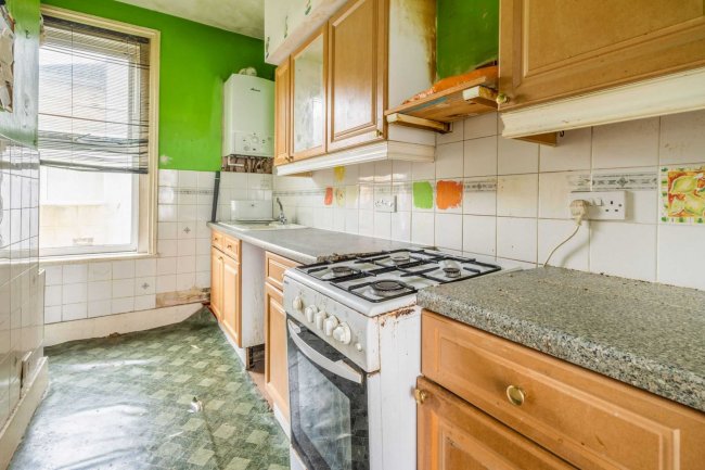 30B Bourne Street, Eastbourne, BN21 3EP 7