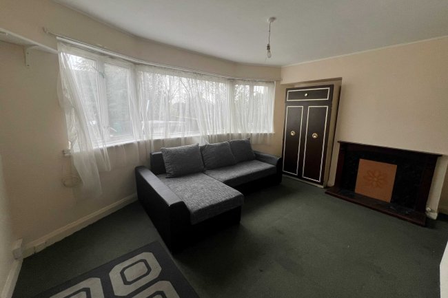 11 Dale Green Road, London, N11 1DN 2