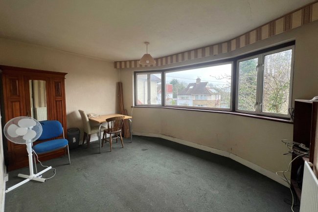 11 Dale Green Road, London, N11 1DN 2