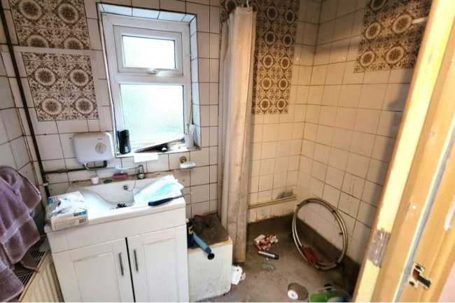 37 Chapel Hill, Reading, RG31 5BT 2