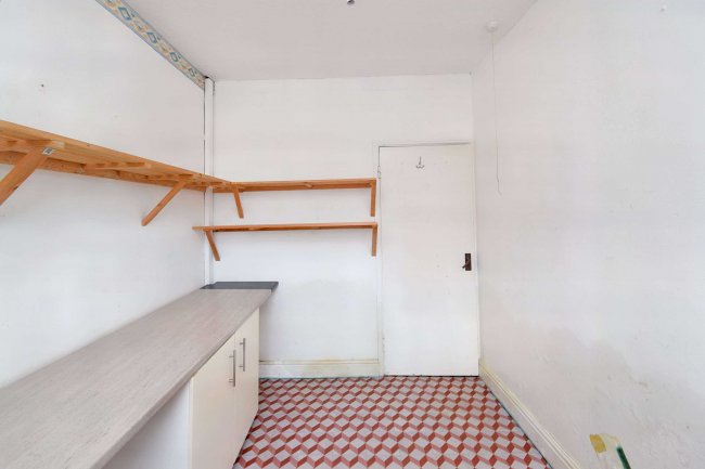 Pen-Y-Daith, 56 Bronwydd Road, Carmarthen, SA31 2AN 5