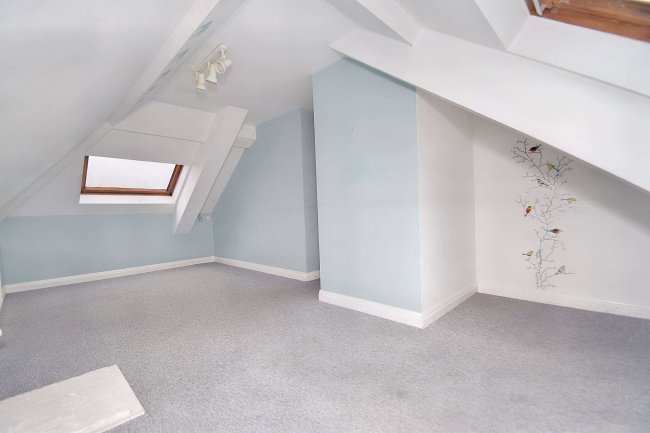 Pen-Y-Daith, 56 Bronwydd Road, Carmarthen, SA31 2AN 5