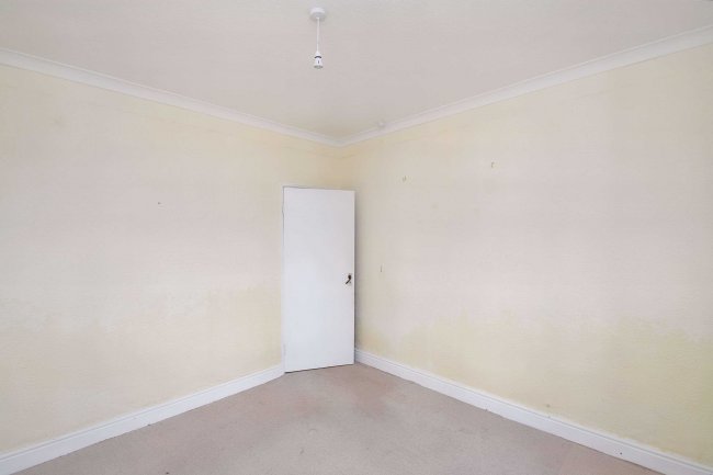 Pen-Y-Daith, 56 Bronwydd Road, Carmarthen, SA31 2AN 5