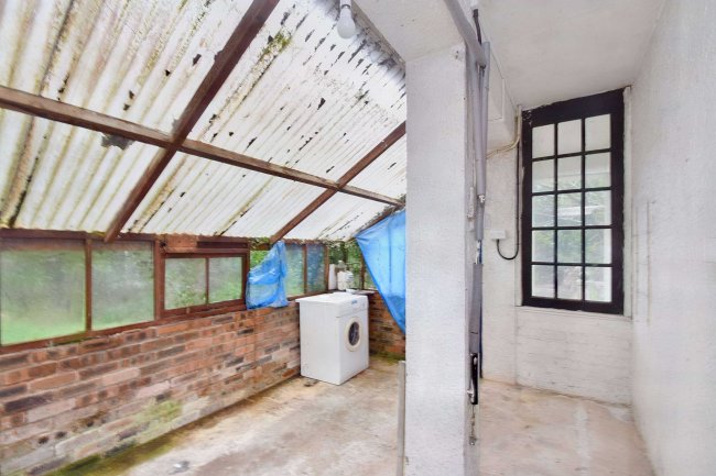 Pen-Y-Daith, 56 Bronwydd Road, Carmarthen, SA31 2AN 5