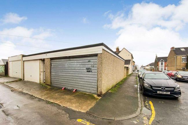 134 & 134a Morrison Street, Swindon SN2 2HD 2