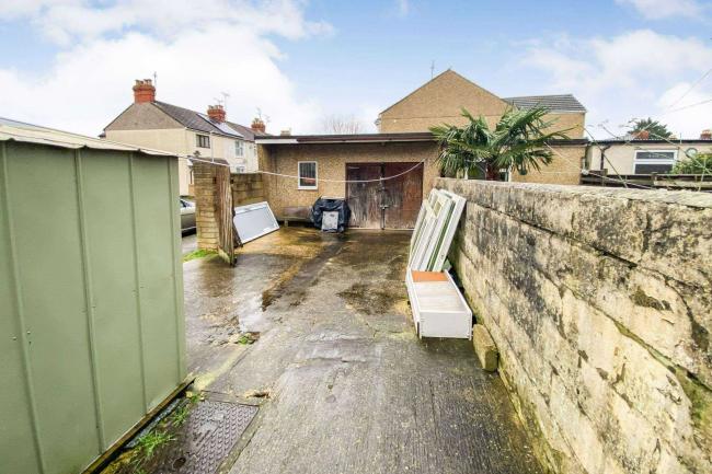 134 & 134a Morrison Street, Swindon SN2 2HD 2