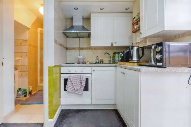 33a / 33b Merlin Crescent, Edgeware, HA8 6JJ 10