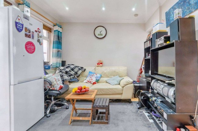 33a / 33b Merlin Crescent, Edgeware, HA8 6JJ 10