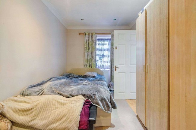 33a / 33b Merlin Crescent, Edgeware, HA8 6JJ 10