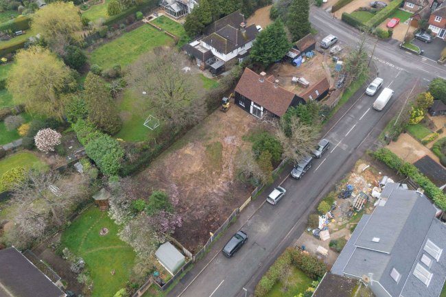 Jenkins Lodge, 2 Ashtrees, Cranleigh GU6 8DU 2