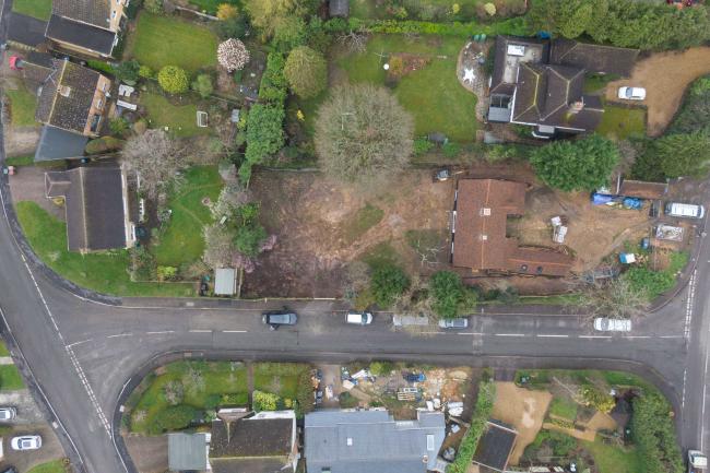 Jenkins Lodge, 2 Ashtrees, Cranleigh GU6 8DU 2