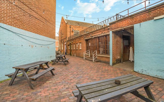 18 Market Place & 4 The Horsefair, Hinckley, Leicester LE10 1NT 1