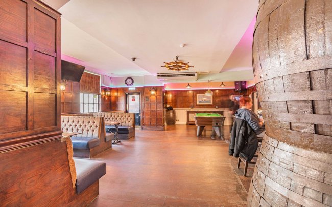 18 Market Place & 4 The Horsefair, Hinckley, Leicester LE10 1NT 1