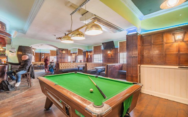 18 Market Place & 4 The Horsefair, Hinckley, Leicester LE10 1NT 1