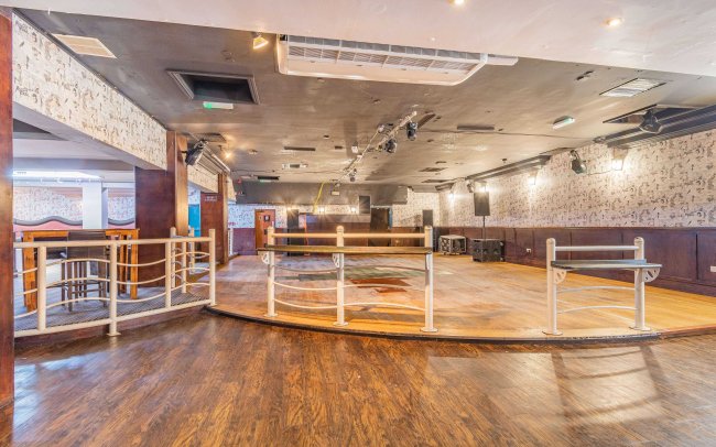 18 Market Place & 4 The Horsefair, Hinckley, Leicester LE10 1NT 1