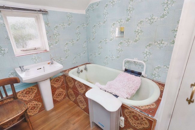 Hill Cottage, London Road, Hastingwood, Harlow, CM17 9NG 3