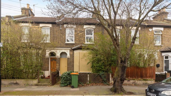 33 Park Grove, Stratford, London, E15 3QT 5