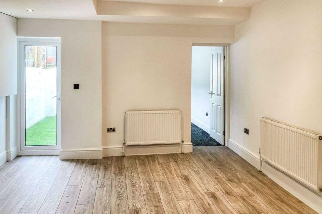 Flat 1, 121 Queen Mary Road, Upper Norwood, London, SE19 3NL 4