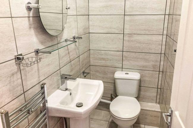 Flat 1, 121 Queen Mary Road, Upper Norwood, London, SE19 3NL 4