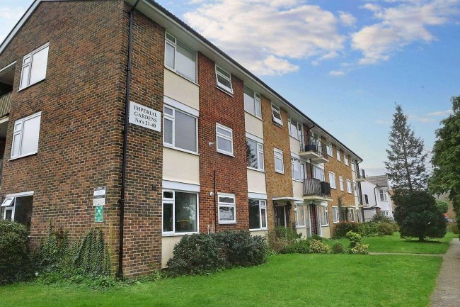 35 Imperial Gardens, Mitcham, Surrey CR4 1ER 6