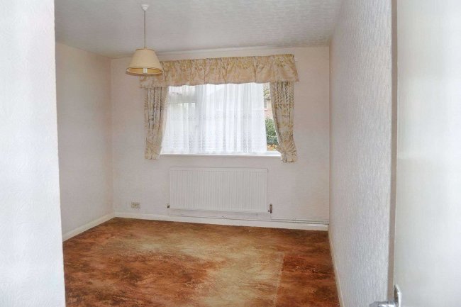 35 Imperial Gardens, Mitcham, Surrey CR4 1ER 6