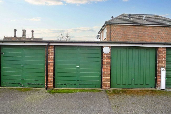 35 Imperial Gardens, Mitcham, Surrey CR4 1ER 6