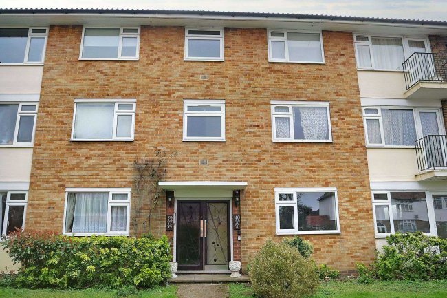 35 Imperial Gardens, Mitcham, Surrey CR4 1ER 6