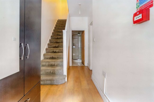 39 Royston Road, Chingford, London E4 9DE 8