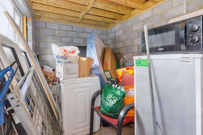 39 Royston Road, Chingford, London E4 9DE 8